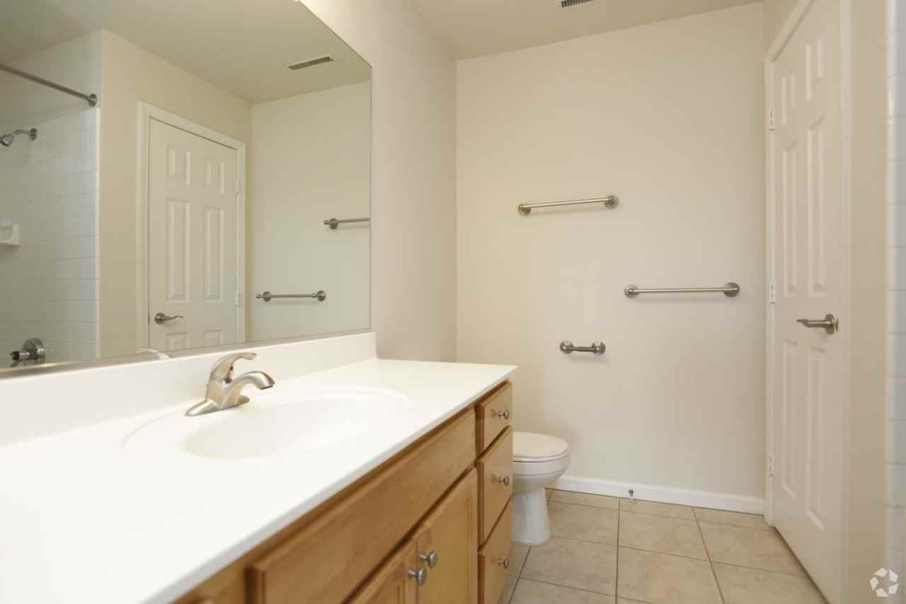 Embassy Place Apartments - Photo 4 of 15