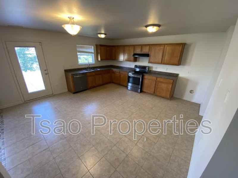 713 Nannyberry Ln - Photo 6 of 15