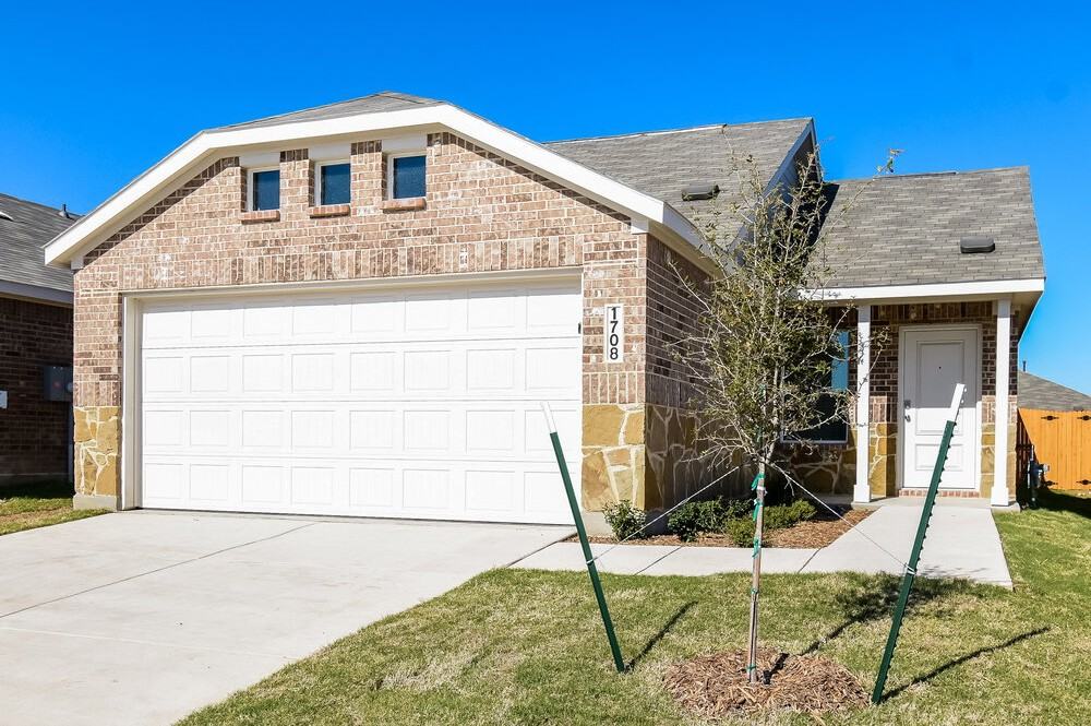 1708 Crossbill St - Photo 3 of 16
