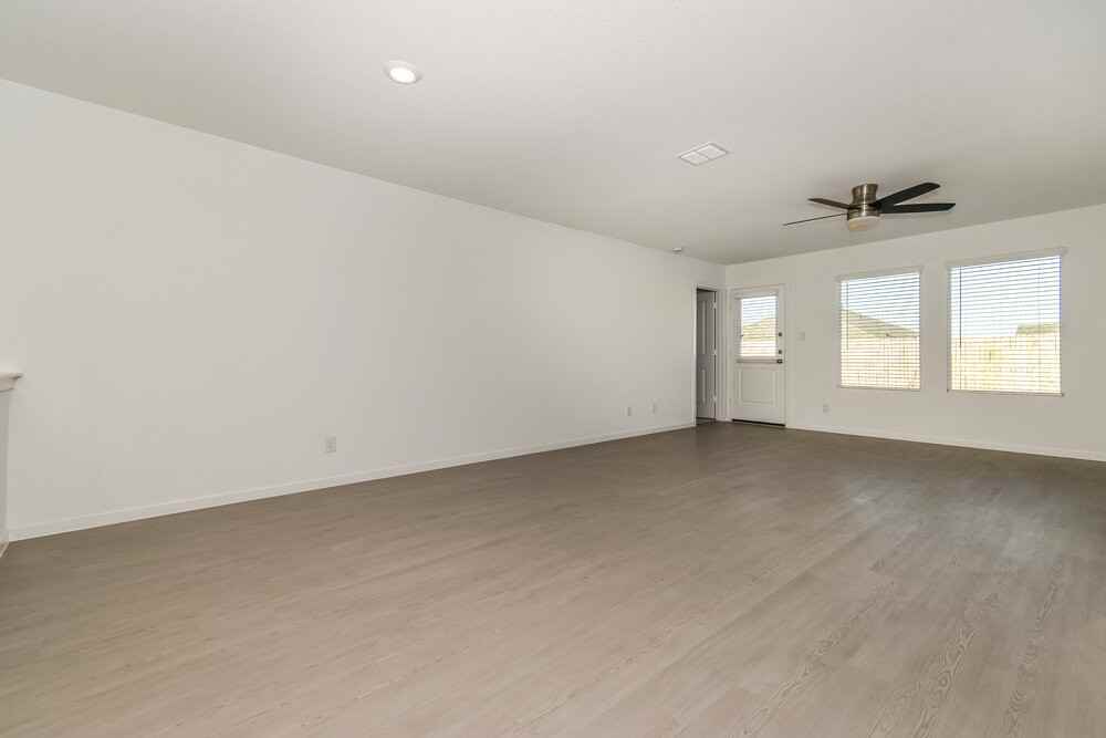 1708 Crossbill St - Photo 4 of 16