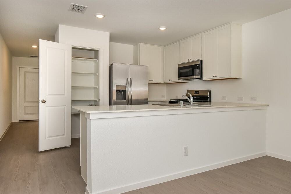 1708 Crossbill St - Photo 7 of 16