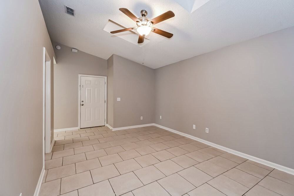 9956 Somerset Grove Ln - Photo 7 of 19
