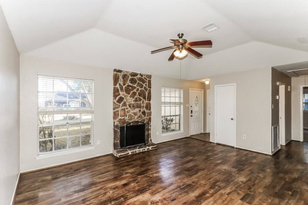 18714 Andalusian Dr - Photo 4 of 16