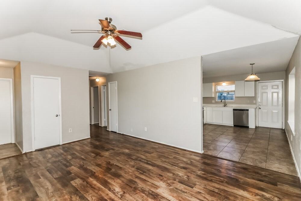 18714 Andalusian Dr - Photo 5 of 16