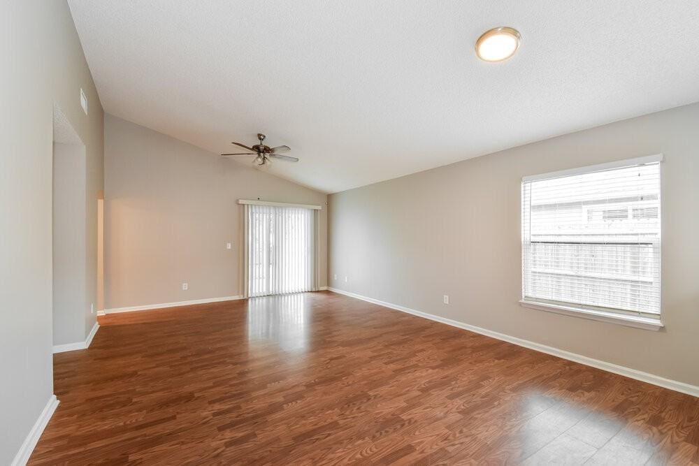 1976 Hunters Trace Cir - Photo 4 of 19