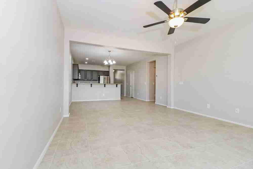 10425 W Pima St - Photo 4 of 16