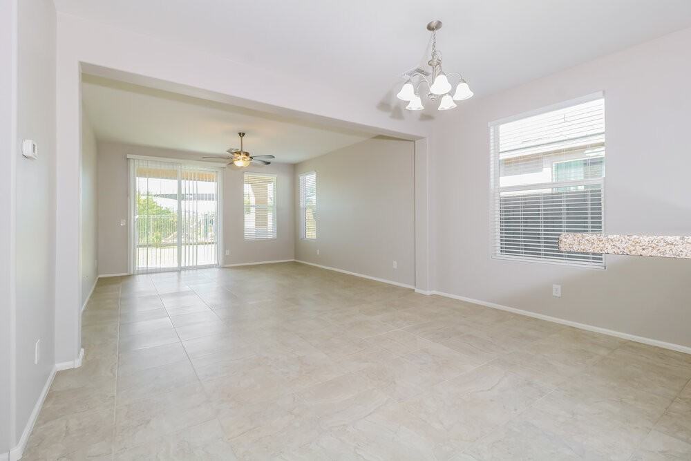 10425 W Pima St - Photo 5 of 16