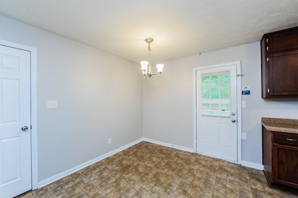 3608 Mansfield Ln - Photo 7 of 19