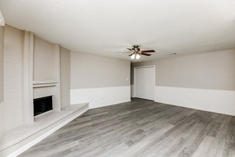 2321 Oakside Dr - Photo 4 of 19