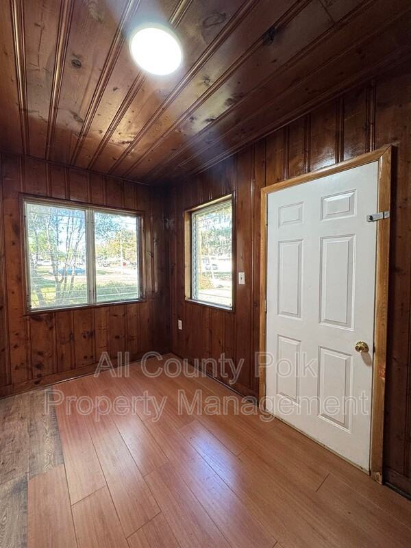 745 E Valencia St - Photo 4 of 20