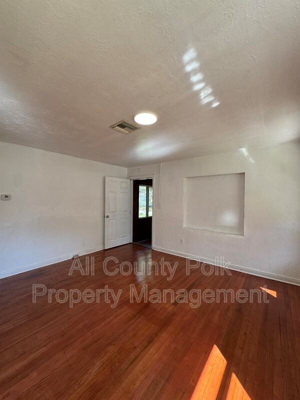 745 E Valencia St - Photo 7 of 20