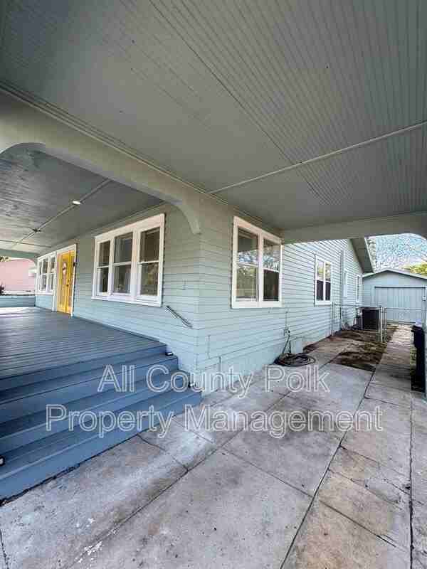 724 Euclid Ave - Photo 3 of 34