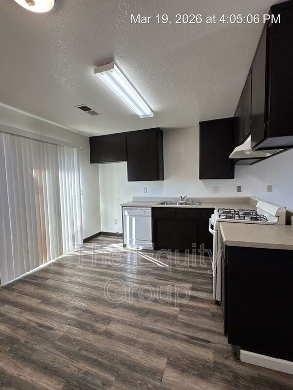 10963 Thompson Dr - Photo 4 of 15