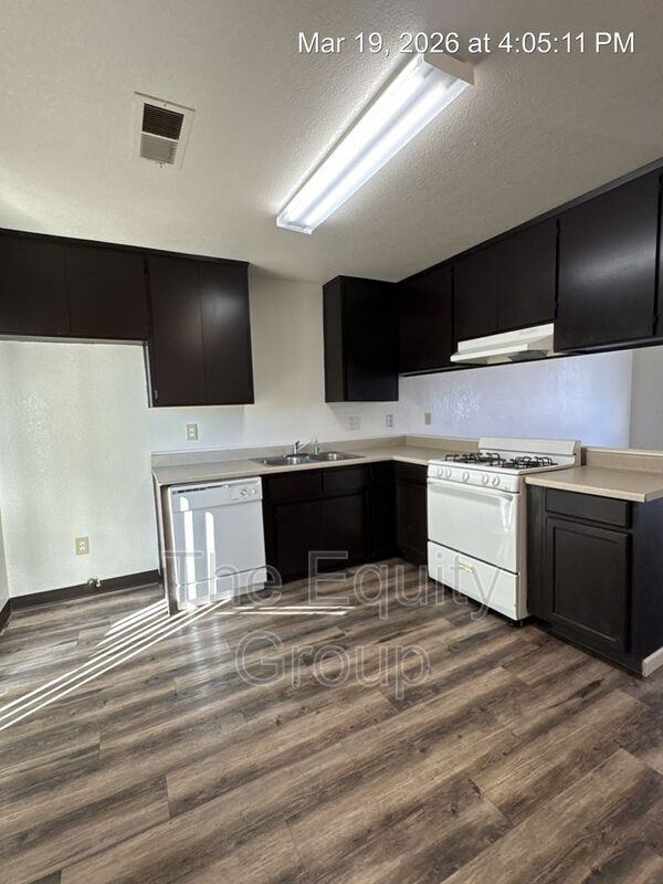 10963 Thompson Dr - Photo 5 of 15