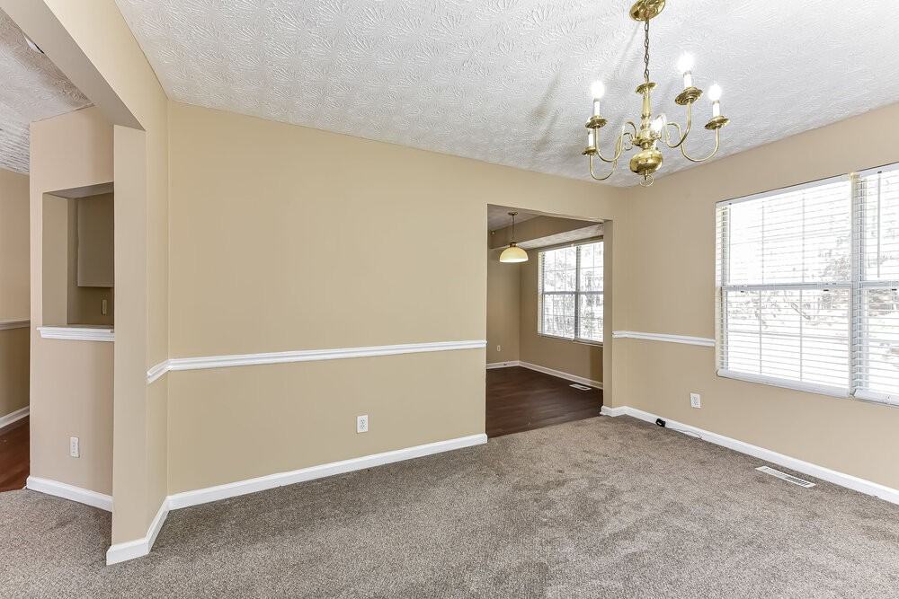 735 Bridgewood Ct - Photo 7 of 20