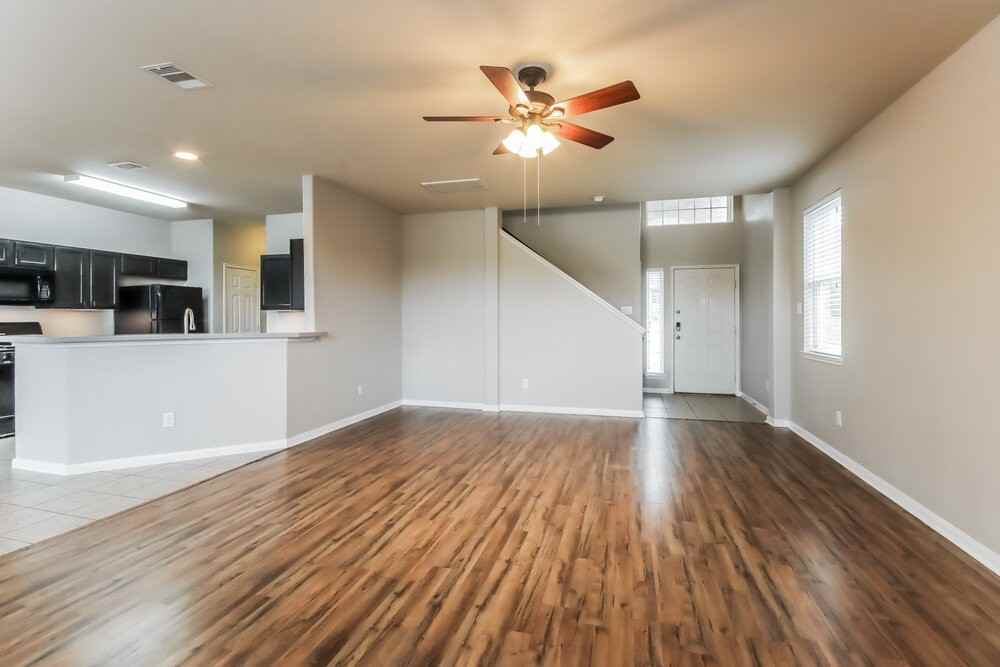 18706 Walden Glen Cir - Photo 4 of 17