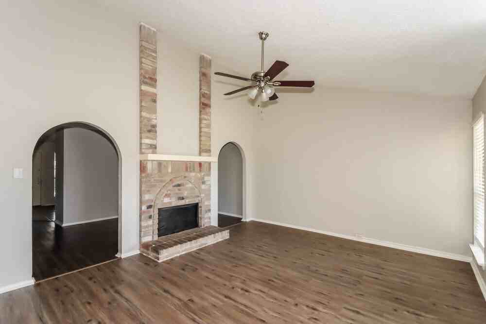 13916 Bonnercrest Dr - Photo 4 of 19