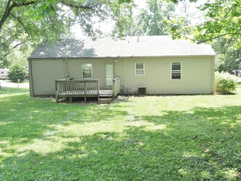 2300 Ne Pence Ave - Photo 2 of 11