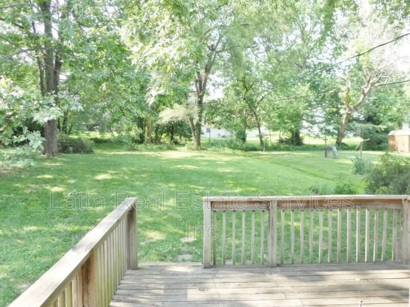 2300 Ne Pence Ave - Photo 3 of 11