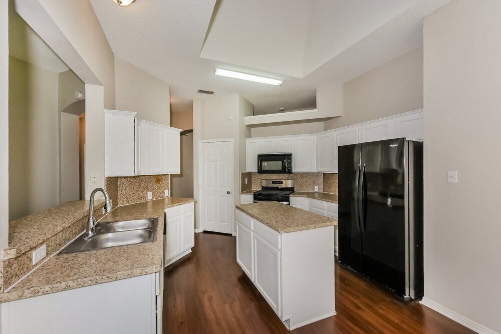 1224 Parkwood Trl - Photo 7 of 16