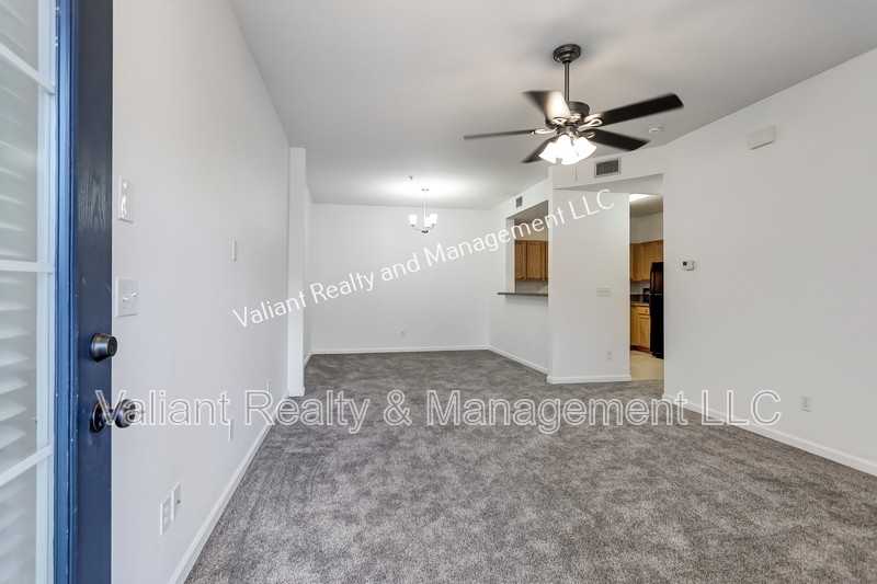 575 Oakleaf Plantation Pkwy #1UNIT1303 - Photo 5 of 26