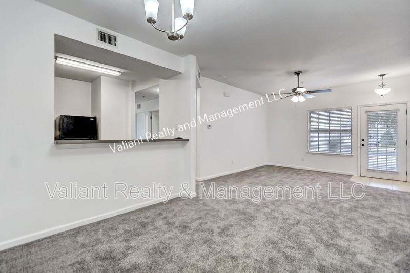 575 Oakleaf Plantation Pkwy #1UNIT1303 - Photo 7 of 26