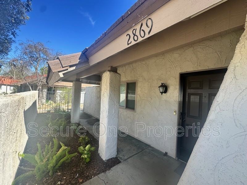 2869 Instone Ct - Photo 3 of 26