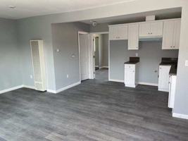 featured image of 923 1/2 W 75th St