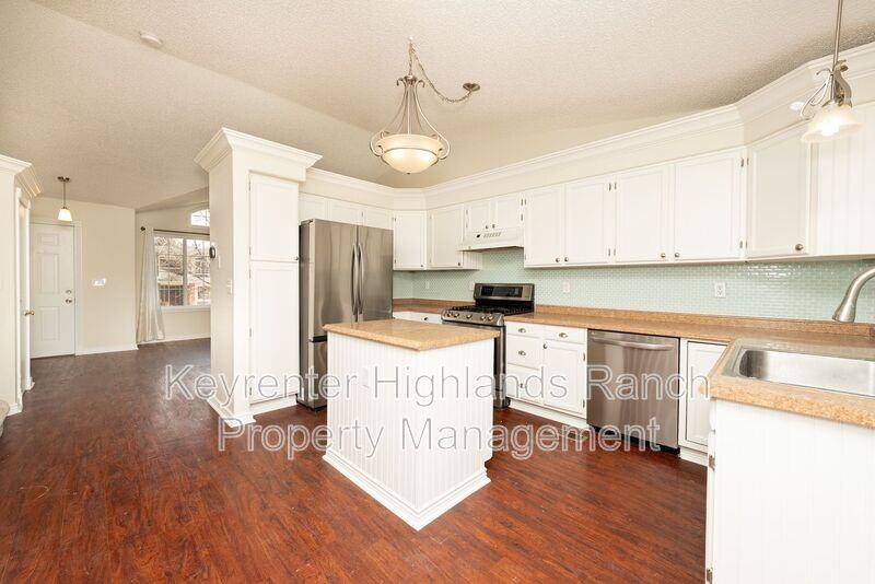 595 S Lindsey St - Photo 4 of 16