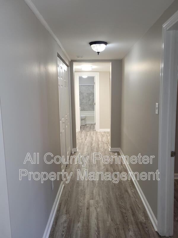 3631 Washington St - Photo 5 of 10