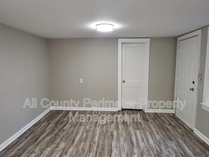 3631 Washington St - Photo 6 of 10