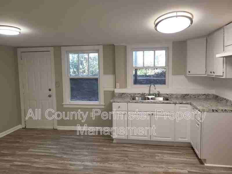 3631 Washington St - Photo 7 of 10