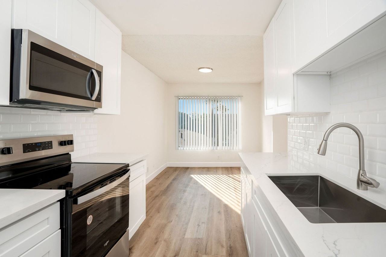 319 S. Clark Drive - Photo 4 of 11