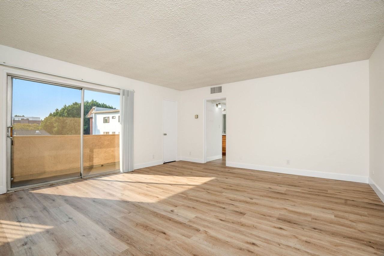 319 S. Clark Drive - Photo 6 of 11