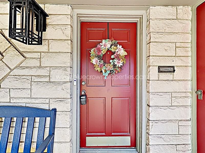 2137 Barberry Dr - Photo 2 of 32