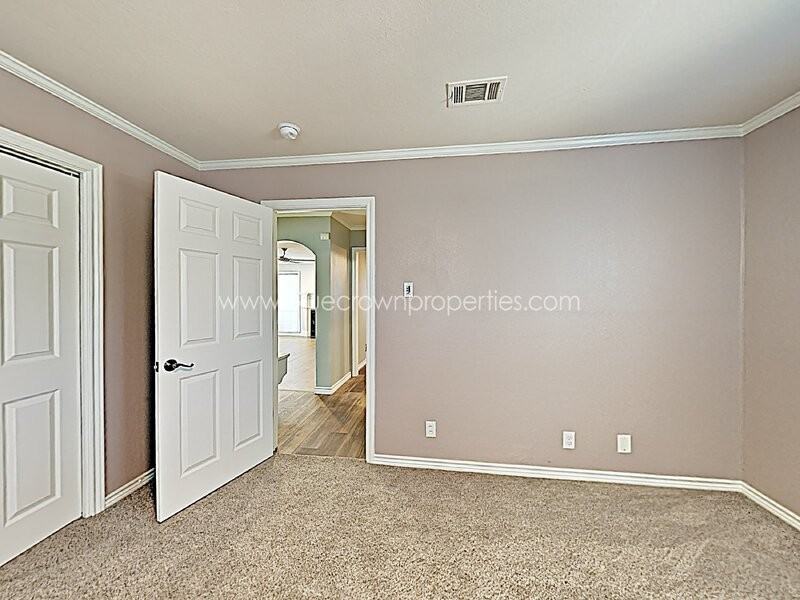 2137 Barberry Dr - Photo 3 of 32