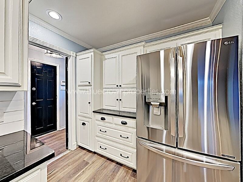 2137 Barberry Dr - Photo 7 of 32