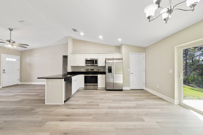 1336 W Cary Dr - Photo 3 of 10