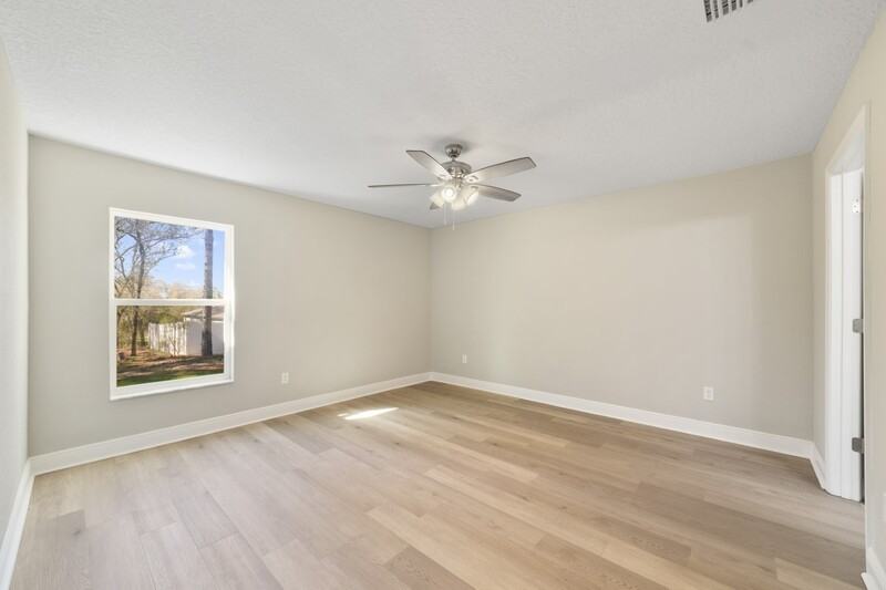 1336 W Cary Dr - Photo 5 of 10