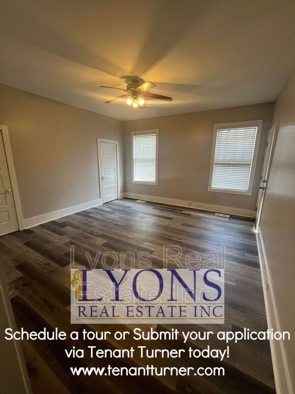 205 E College St #B - Photo 3 of 6