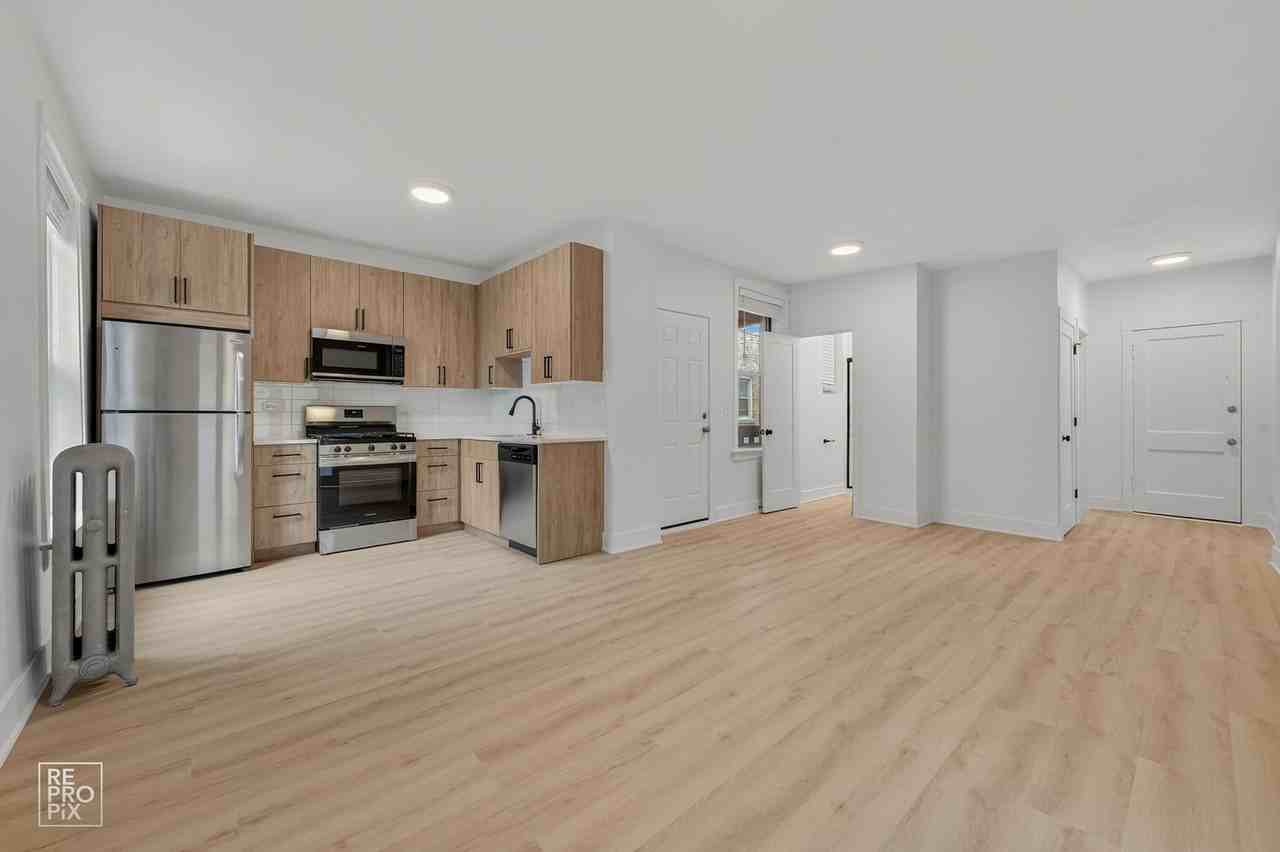 2139 W. Lunt Ave - Photo 3 of 26