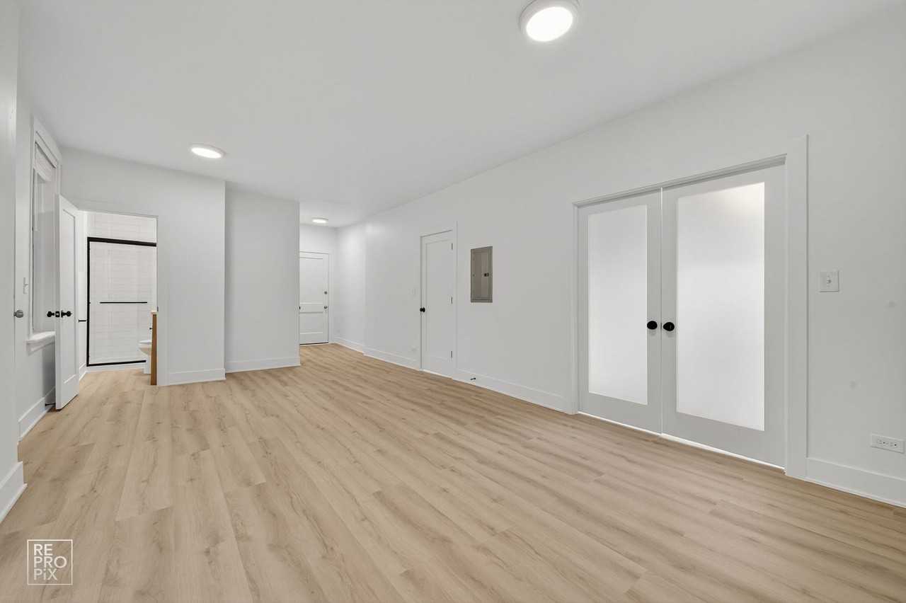 2139 W. Lunt Ave - Photo 5 of 26