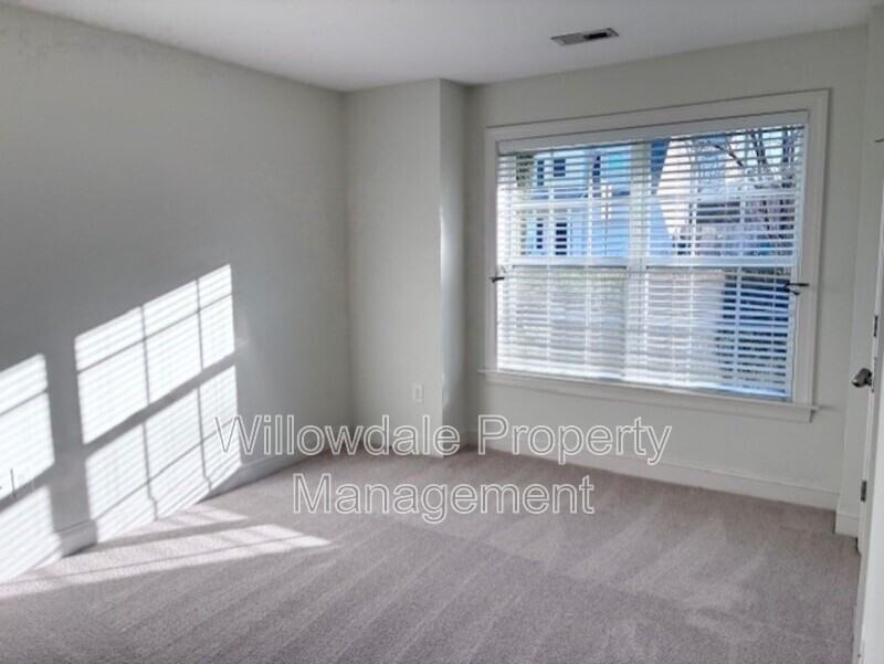 1016 Bridlemine Dr - Photo 6 of 24