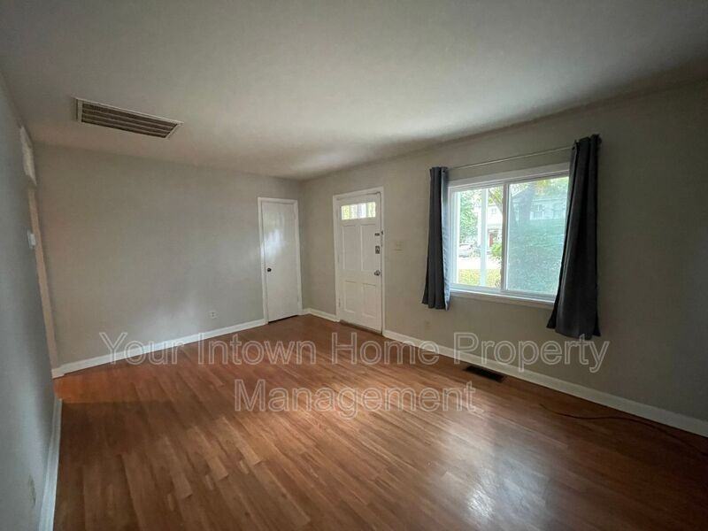 2110 Cavanaugh Ave Se - Photo 3 of 16