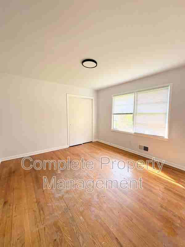 2641 1st St Ne - Photo 5 of 12