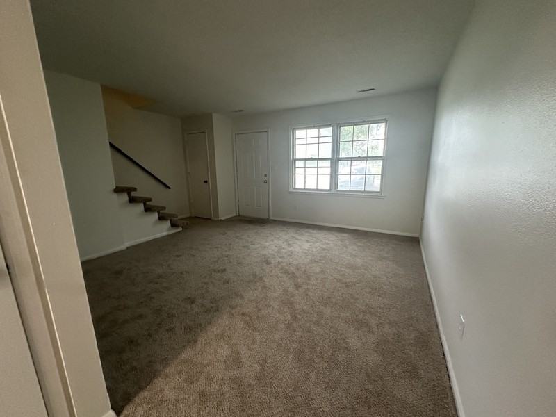 820 E 14th St - Photo 7 of 10