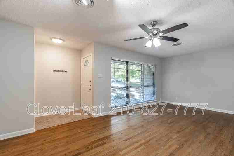 343 Montfort Dr - Photo 5 of 36