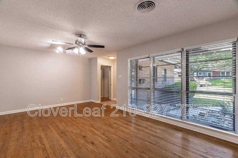 343 Montfort Dr - Photo 7 of 36