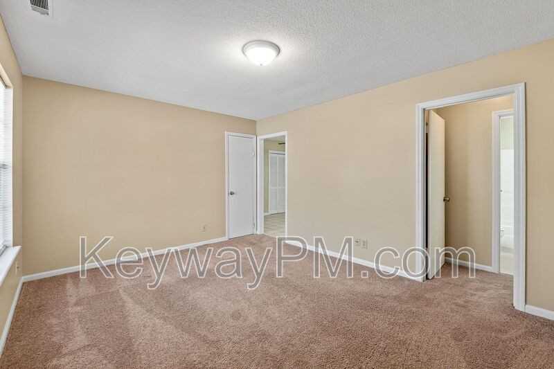 912 Jones St Nw - Photo 7 of 23