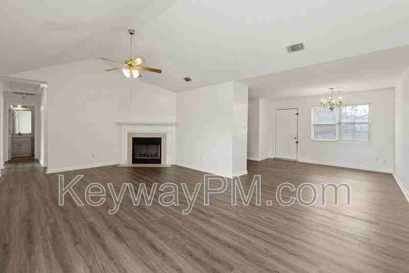 2807 Crosscreek Rd - Photo 4 of 18